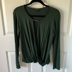 Women’s long sleeve top size M